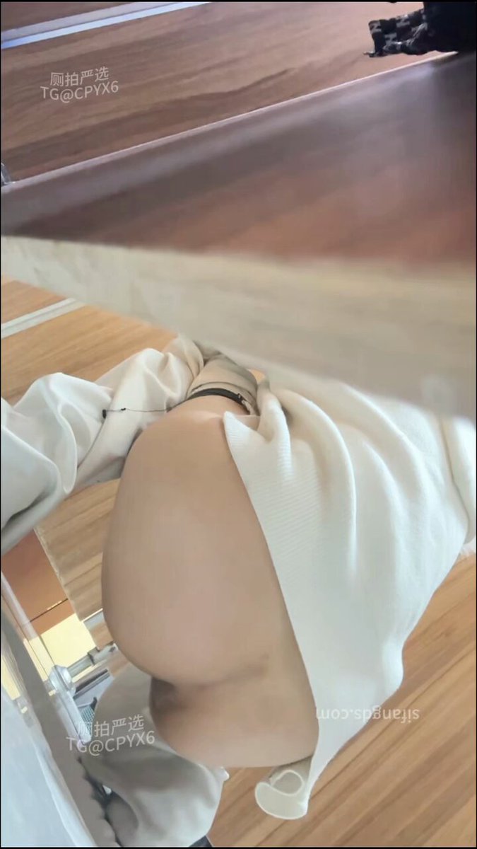 超近距离CP巨作！暖暖的爱液在脸上胡乱的拍，带兄弟们感受下被音乐老师的爱液淋湿的感觉，太他妈刺激了！