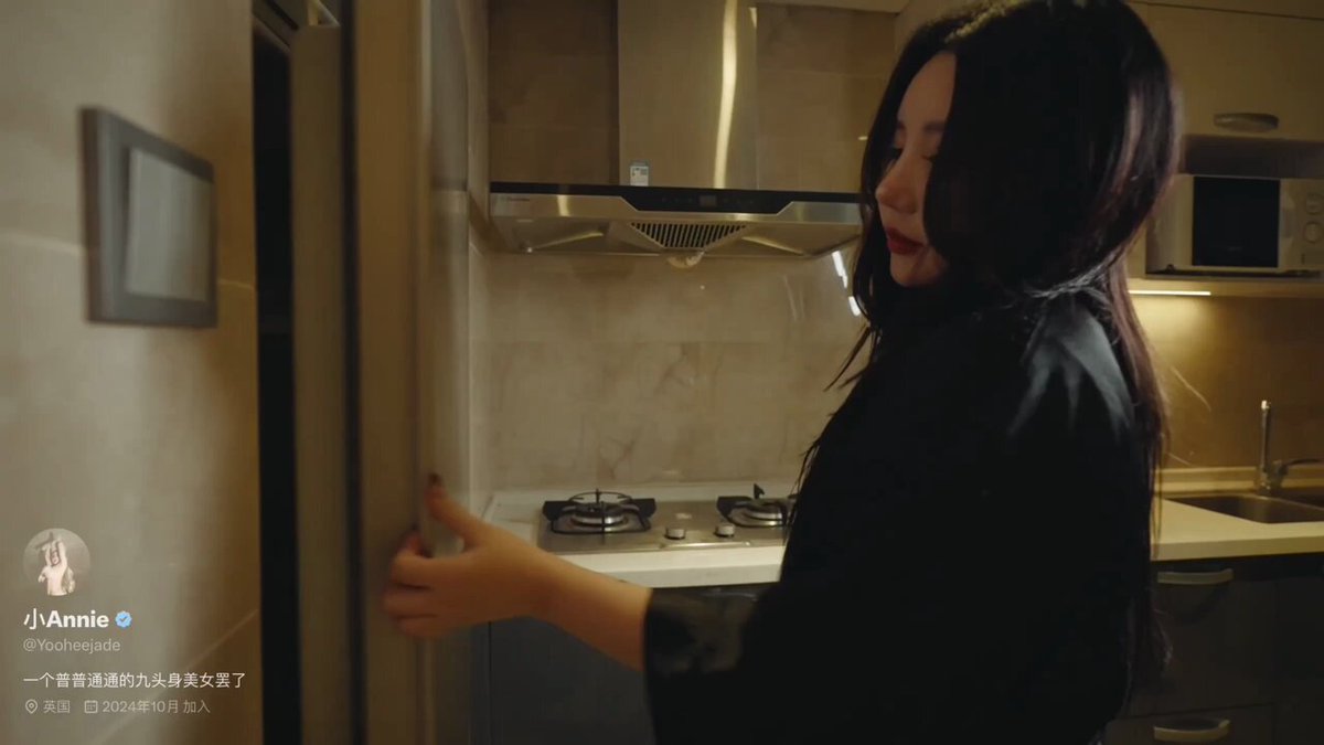 想一边听我浪叫“fuck me daddy… harder…” 一边用滚烫浓精狠狠灌满骚逼