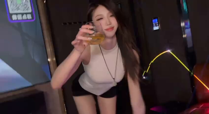 有我这样的老婆 你们几点回家？