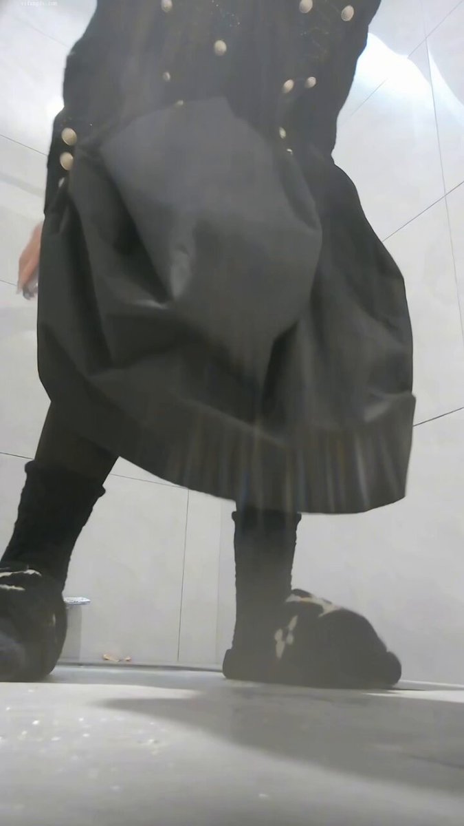 颜值超高的小姐姐，这个美女会员群里还有其他她的视频